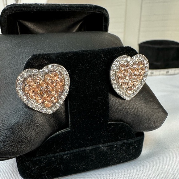 Sparkly heart earrings with clear and peach rhinestones - Picture 4 of 8